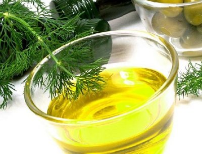 橄榄油中出现白色絮状物，还能安全食用吗？